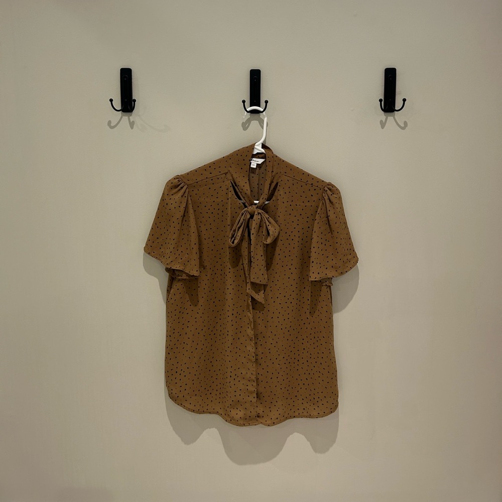 Reitmans’ tie neck blouse ✨🌿 - size small